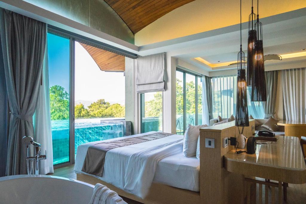 Crest Resort & Pool Villas-1